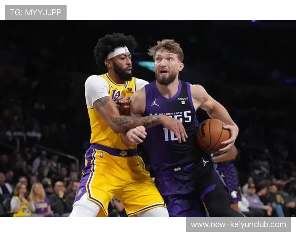 小萨高位策应极其舒服,萨城全队顺势发力