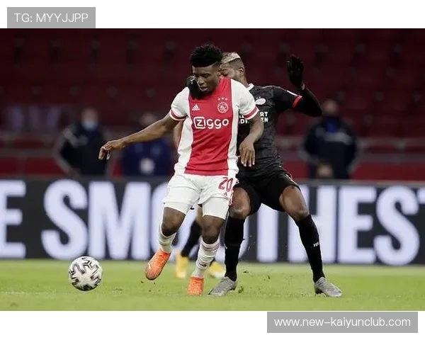 阿贾克斯签约边路多面手