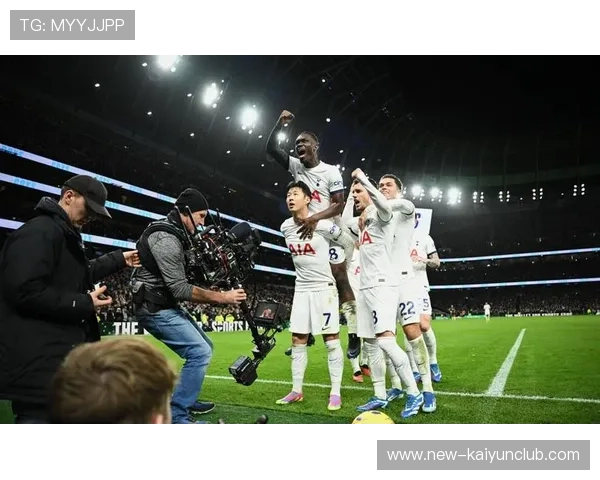 热刺中场致命直塞打穿对方防线，剑指英超巅峰！