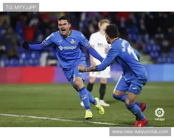 赫罗纳：凭借灵动走位创造空间的胜利艺术